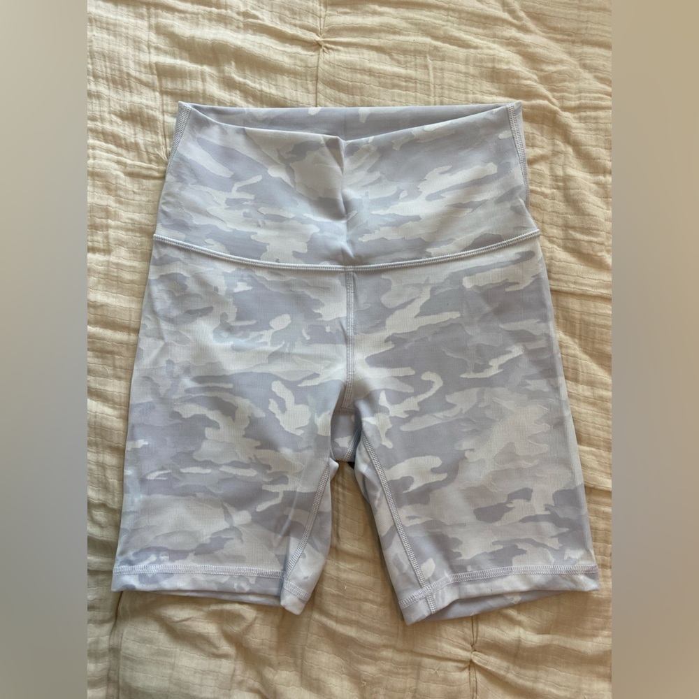 Wunder Train High-Rise Short 8" ribbed